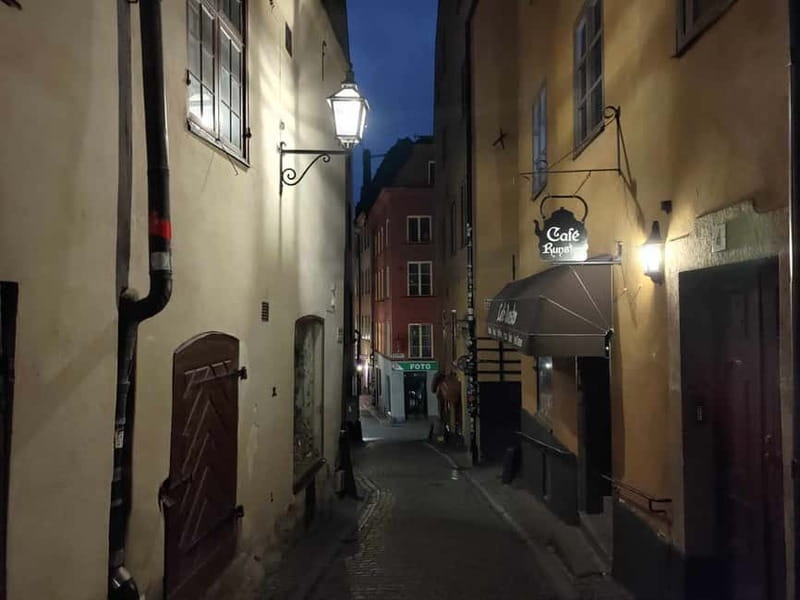 Bloody Stockholm: ghosts, horror and dark folklore 2h - Old Town sights plus horror facts: how the route feels