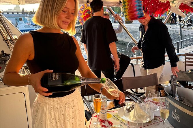 Exclusive Yacht Tour of Stockholm: sunset, dinner, lunch, cruise - Skeppsholmen and Djurgården: islands that slow your pace
