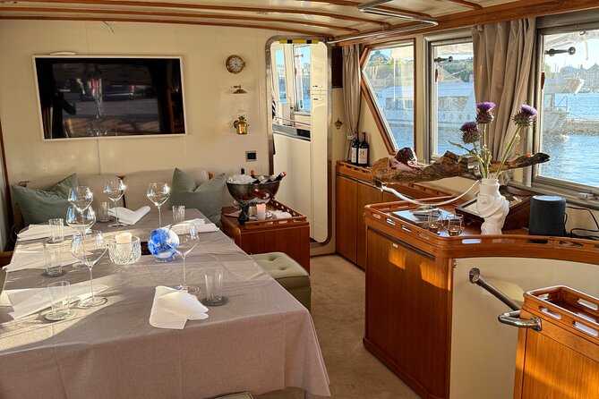 Exclusive Yacht Tour of Stockholm: sunset, dinner, lunch, cruise - Gröna Lund and Nybroviken: the colorful break from museums