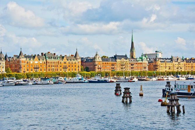Hop-On Hop-Off Bus and Boat Ticket in Stockholm - Skeppsbron 44 and Slussen/Old Town: your access point to the water