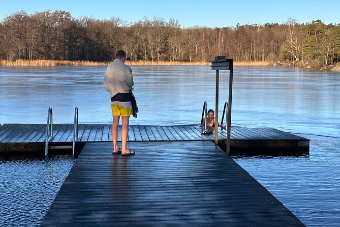 Icebathing and Sauna, Forest Hike and Fireplace Lunch - Private - Sauna etiquette and what you’re given (towels, slippers, padlock)