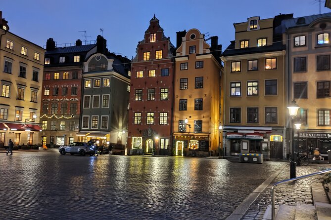 Private blood, ghosts and folklore Old Town 2h Stockholm tour - Stop 1: Stortorget’s death talk, execution stories, and blood-for-curses folklore