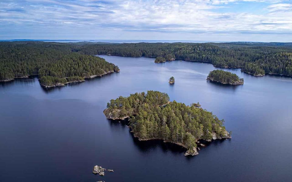 Stockholm: Archipelago Boat Tour - Meeting at Skeppsbron: finding Lovely Cruises by Gustav III