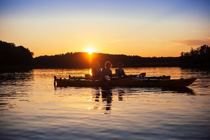 Stockholm Archipelago Sunset Kayaking and Fika tour - Stop 3: Norrhamnen fishing cottages and homemade cake at Hembygdsgården