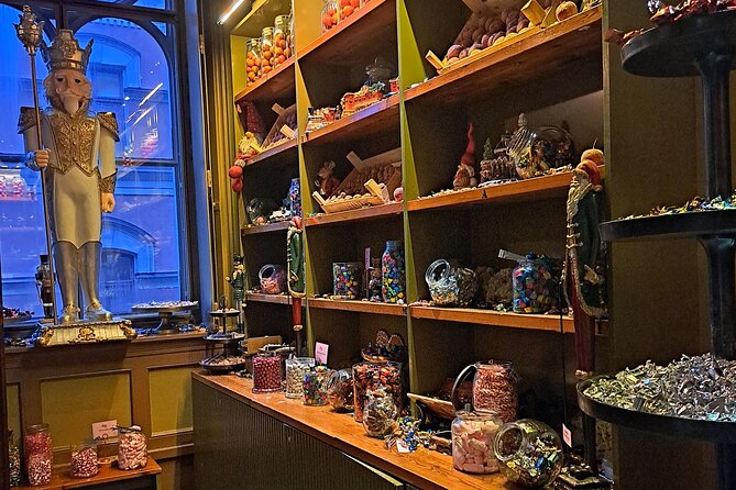 Stockholm Christmas Tour and Food Tasting Experience - Stop 3: Gamla Stan’s Polkagriskokeri candy tasting