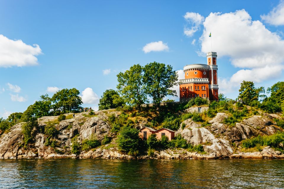 Stockholm: City Archipelago Sightseeing Cruise with Guide - The Live Guide Show: Facts, Humor, and Real Voices