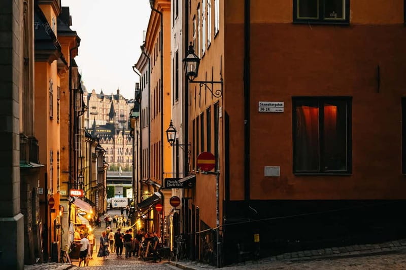 Stockholm: Ghost Walk and Historical Tour - Meeting up and starting your 90-minute walk