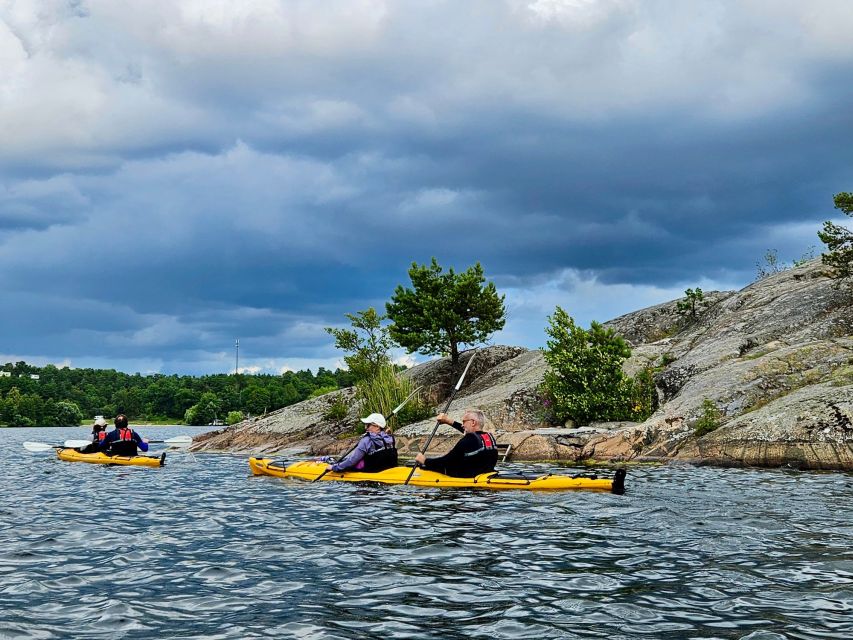 Stockholm: Guided Kayak Tour to Drottningholm Royal Palace - The lunch break on island cliffs is part of the experience