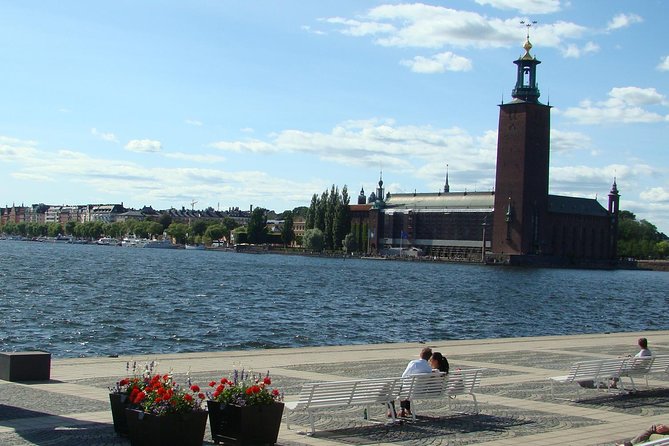 Stockholm Old Town and the Vasa Museum, a Small Group Walking Tour. - Getting started: Gamla Stan Metro and the Pressbyrån cue