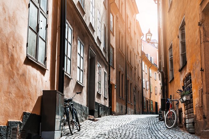 Stockholm Old Town Gamla Stan, Historic Walking Tour, Small group - Statue of St. George: a Swedish twist and a route back to the old shopping core