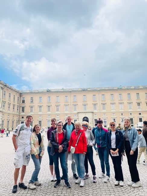 Stockholm: Old Town Guided Walking Tour (English / Deutsch) - Duration, walking style, and what to bring