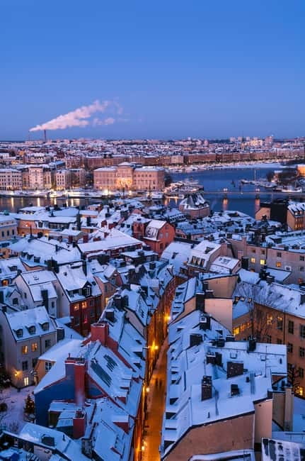 Stockholm: Old Town Historical Walking Tour - Markets, financial squares, and the food-and-shopping side of Old Town