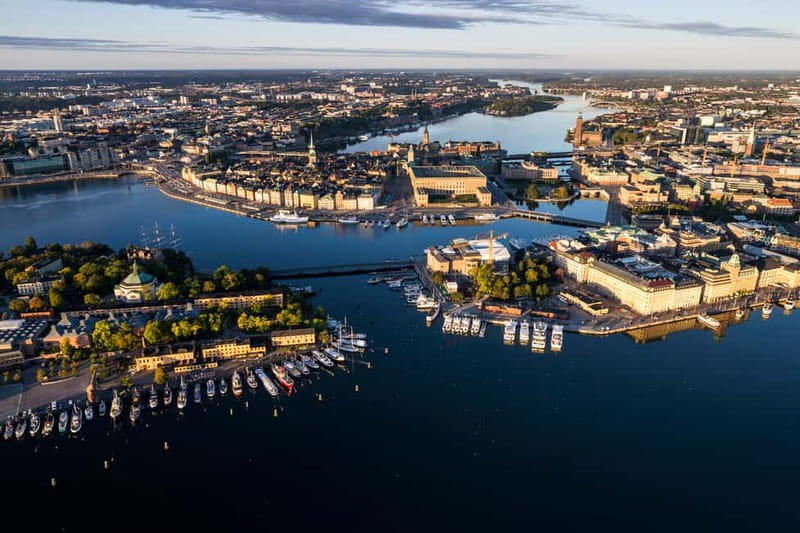 Stockholm: Old Town Historical Walking Tour - St. George, a famous painting, and the statue-hunt moment