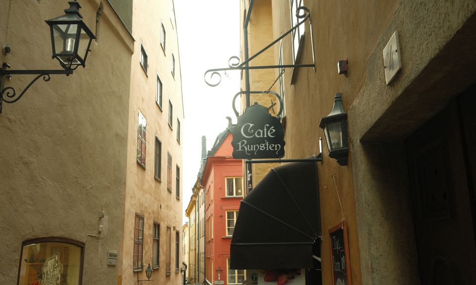 Stockholm: Old Town Self-Guided Tour Learn and solve Puzzles - Saint George and the Dragon: The Kind of Stop You’ll Remember