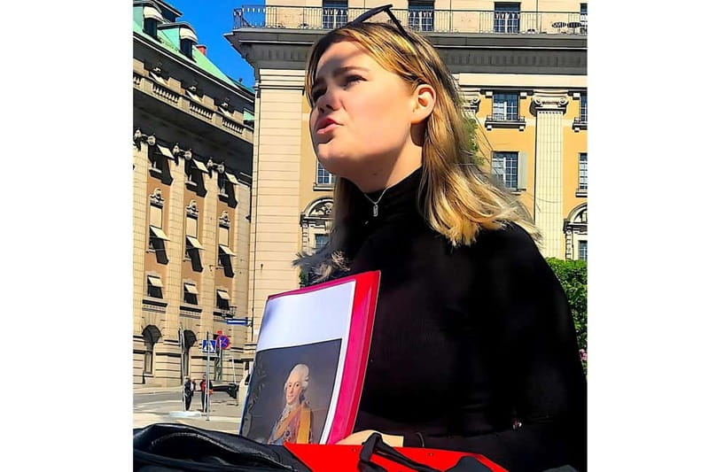 Stockholm: Old Town Walking Tour with Local Guide - Where to meet at Mälartorget and the Gamla Stan metro exit