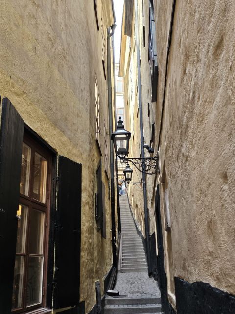 Stockholm: Secrets of Gamla Stan Guided Tour w/ Fika Option - Cold Weather Reality: Cobblestones, Timing, and Comfort Tips