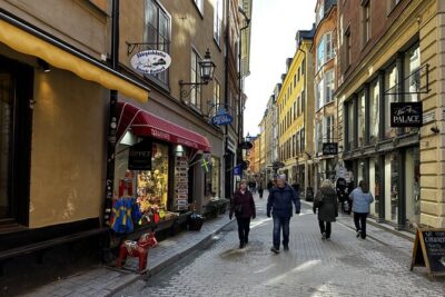 Stockholm Small Group Food Tour with 7 Classic Food Tastings - Kornhamnstorg First Bites: Herrings and Crunchy Knäckebröd