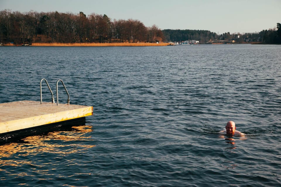 Stockholm: Traditional Sauna & Polar Plunge in Baltic Sea - No shower on-site: plan your comfort like a local