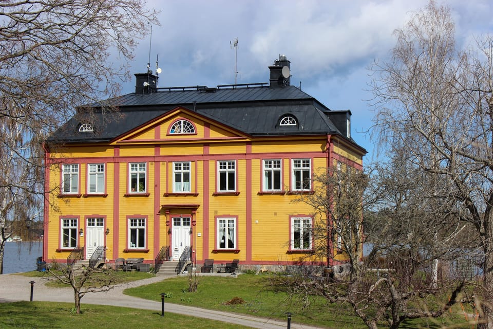 Vaxholm & Stockholm Archipelago: Guided Excursion, Day Trip - Artillery Tracks and a Beach Dip at the Right Moment