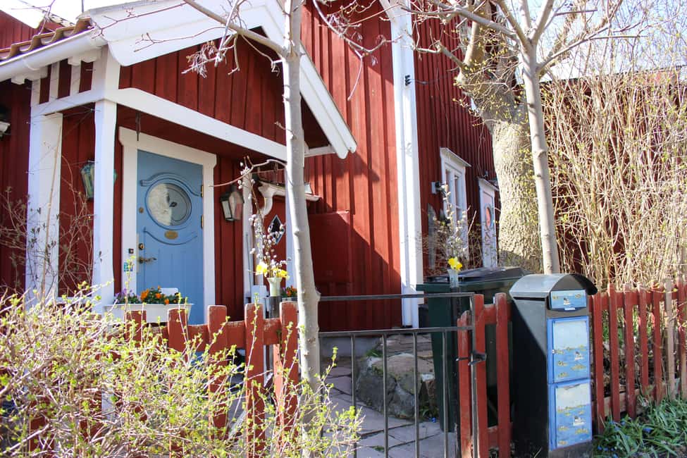 Vaxholm & Stockholm Archipelago: Guided Excursion, Day Trip - Town Walk and Seaside Fika: Midsummer Café Stop